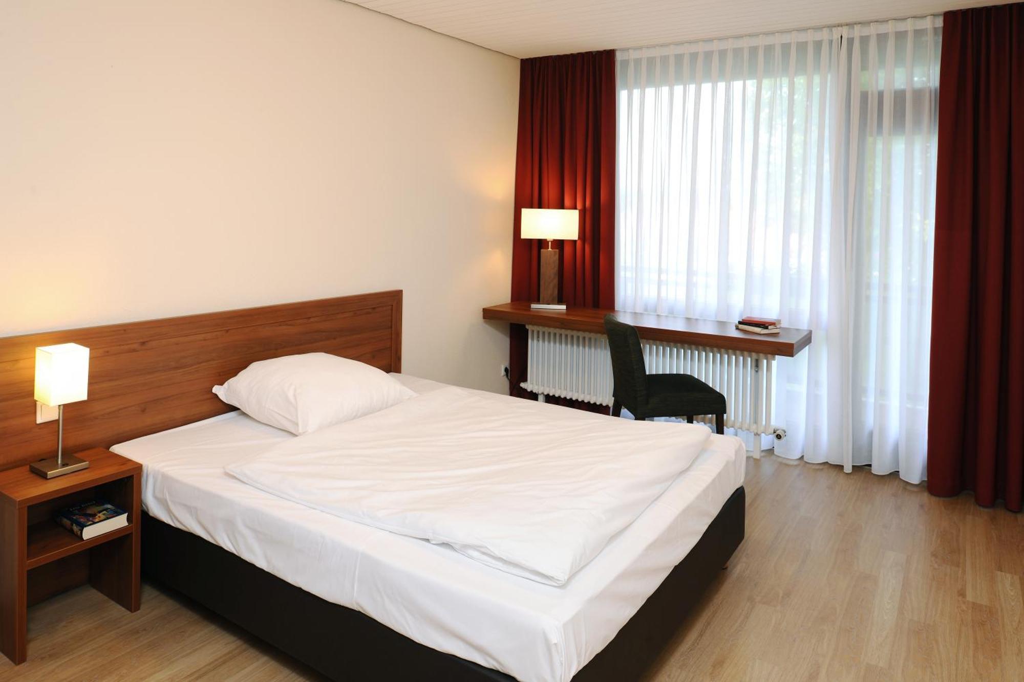 Hotel Bildungshaus St. Bernhard - Wohnen Und Tagen Rastatt Exterior foto
