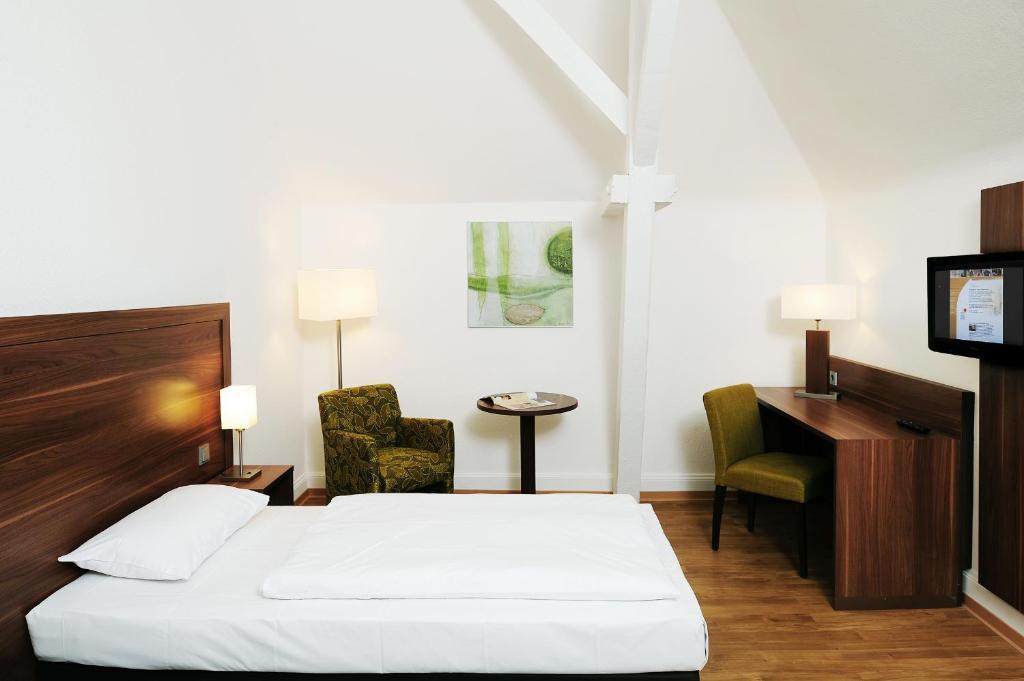 Hotel Bildungshaus St. Bernhard - Wohnen Und Tagen Rastatt Exterior foto
